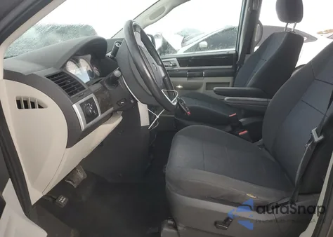 2010 Dodge Grand Caravan Sxt z USA, uszkodzony, nr VIN 2D4RN5DX5AR269117